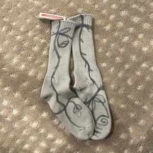 Colinna Strada Grey Batik Flower Crew Socks